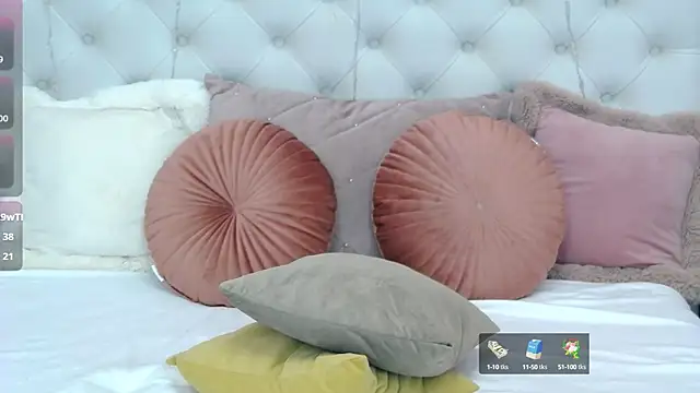 Snapshot of VioletUmi chatting on February 28, 2:20 pm VioletUmi online show from February 28, 2:20 pm