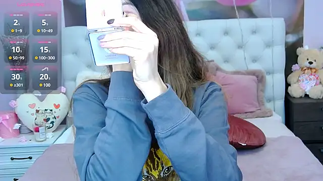 Snapshot of VioletUmi chatting on March 7, 8:45 am VioletUmi online show from March 7, 8:45 am