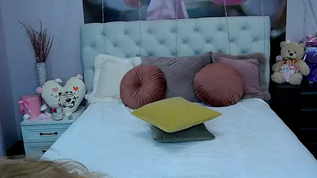 Snapshot of VioletUmi chatting on March 12, 8:08 am VioletUmi online show from March 12, 8:08 am