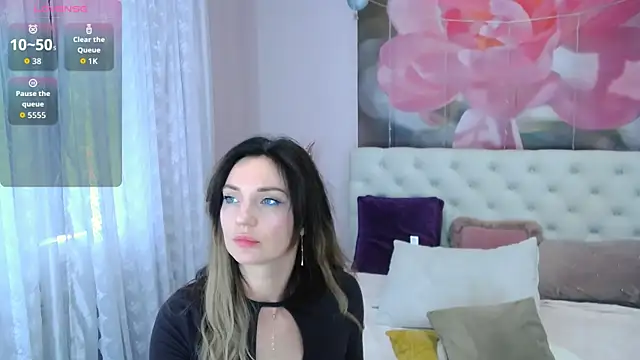 Snapshot of VioletUmi chatting on September 16, 8:26 am VioletUmi online show from September 16, 8:26 am