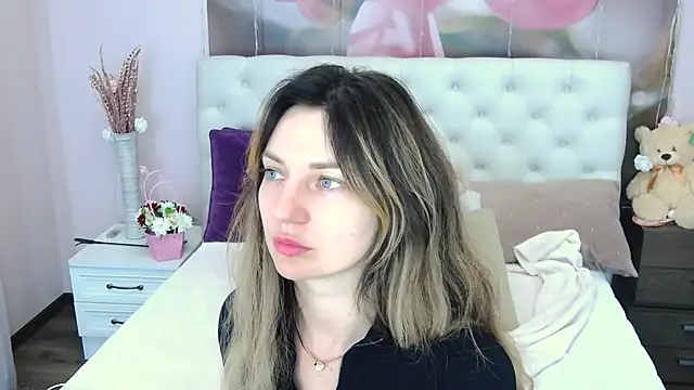 Snapshot of VioletUmi chatting on September 29, 8:52 am VioletUmi online show from September 29, 8:52 am