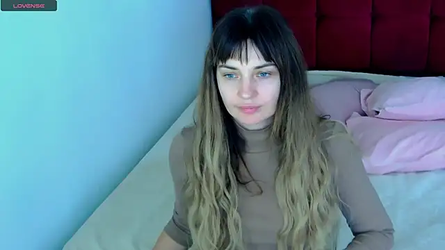 Snapshot of VioletUmi chatting on October 16, 8:37 am VioletUmi online show from October 16, 8:37 am