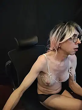 Snapshot of april_show_her chatting on January 15, 3:16 pm april show her online show from January 15, 3:16 pm