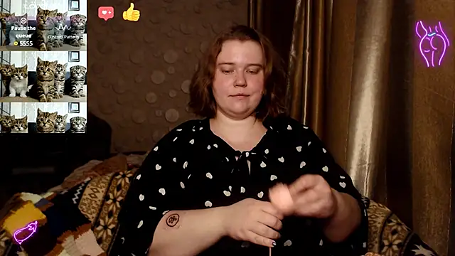 Snapshot of daisy_low chatting on February 18, 5:53 pm daisy low online show from February 18, 5:53 pm