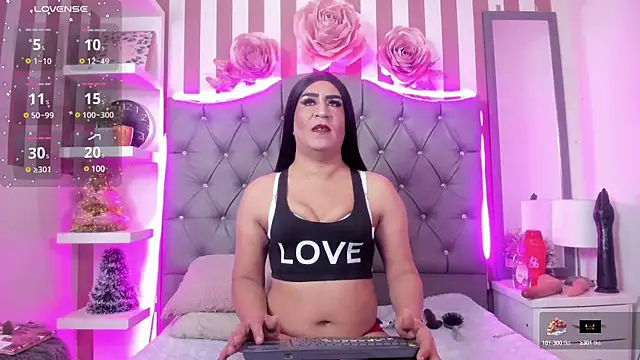 Snapshot of Natasha_Hart chatting on January 18, 4:37 am Natasha Hart online show from January 18, 4:37 am