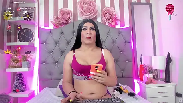 Snapshot of Natasha_Hart chatting on February 13, 4:43 am Natasha Hart online show from February 13, 4:43 am