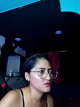 Snapshot of AdelinaMiran90 chatting on October 23, 3:28 am AdelinaMiran90 online show from October 23, 3:28 am