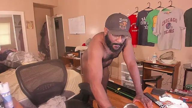 MrChuckDailyXXX online show from October 3, 8:28 pm