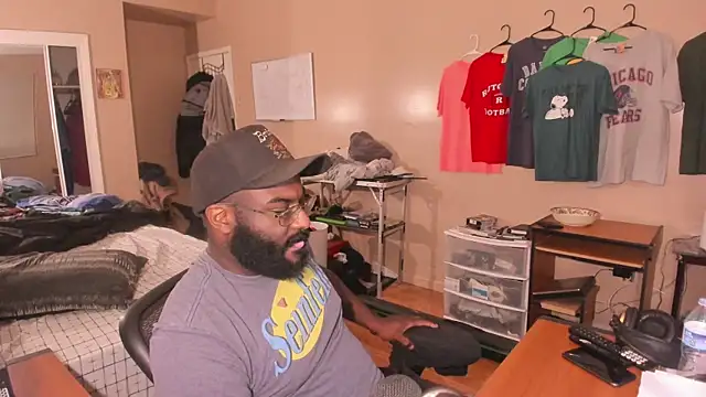 MrChuckDailyXXX online show from October 8, 5:05 am