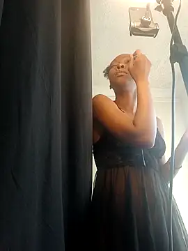 C0ffeecoolatte online show from April 16, 6:52 pm