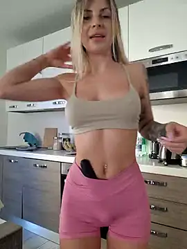 Snapshot of EileX_official chatting on January 10, 7:14 am EileX official online show from January 10, 7:14 am