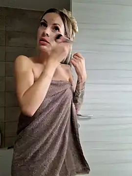 Snapshot of EileX_official chatting on January 18, 9:13 am EileX official online show from January 18, 9:13 am