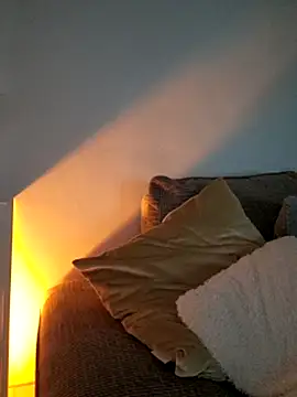 EileX official online show from February 12, 7:09 pm