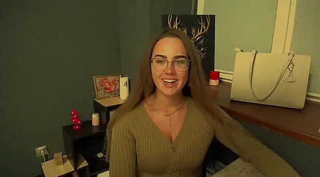 luxie milady online show from December 3, 11:55 am