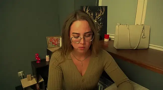 luxie milady online show from December 3, 3:00 pm