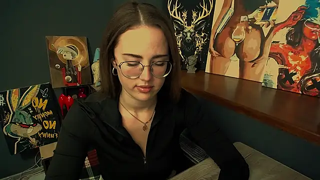 luxie milady online show from February 7, 2:10 pm