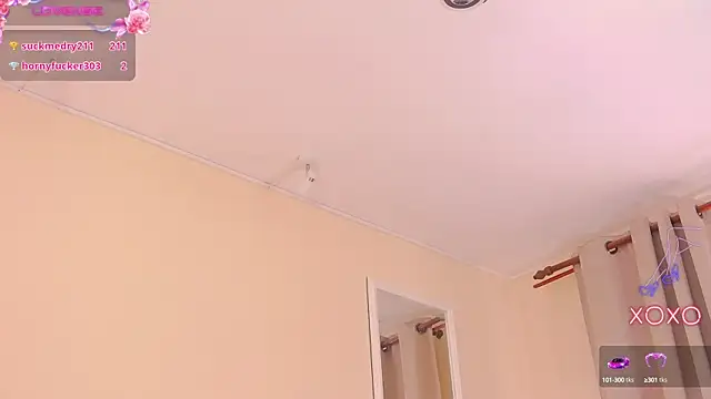 Snapshot of ArianaCroft chatting on March 11, 11:33 am ArianaCroft online show from March 11, 11:33 am