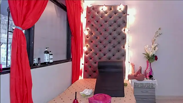 Snapshot of RoxetteMature chatting on January 26, 11:39 am RoxetteMature online show from January 26, 11:39 am
