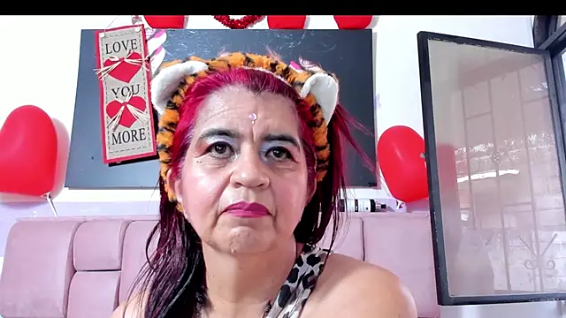 Snapshot of RoxetteMature chatting on February 7, 11:45 am RoxetteMature online show from February 7, 11:45 am