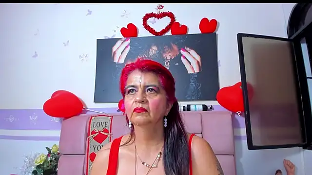 Snapshot of RoxetteMature chatting on February 14, 3:43 am RoxetteMature online show from February 14, 3:43 am