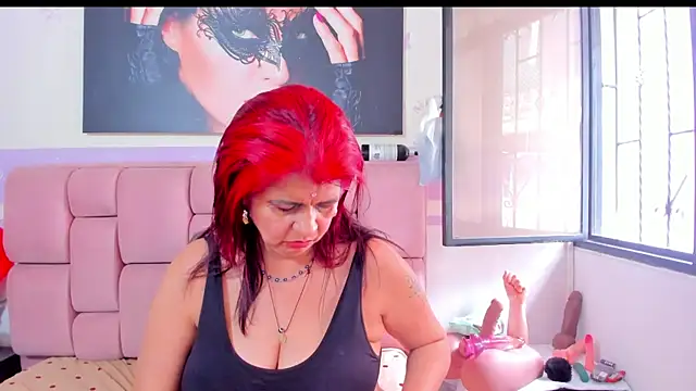 Snapshot of RoxetteMature chatting on February 23, 11:33 am RoxetteMature online show from February 23, 11:33 am