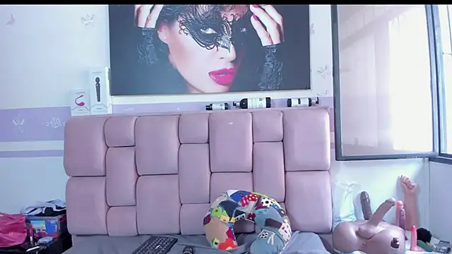 Snapshot of RoxetteMature chatting on March 12, 6:00 pm RoxetteMature online show from March 12, 6:00 pm