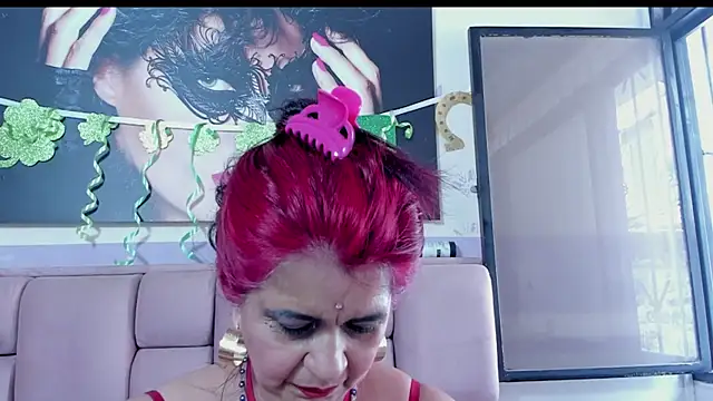 Snapshot of RoxetteMature chatting on March 21, 3:35 pm RoxetteMature online show from March 21, 3:35 pm