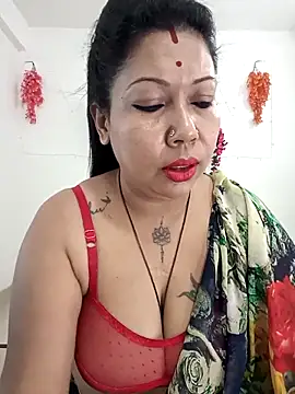 Snapshot of YOUR_LOVELY-40 chatting on October 30, 4:25 am YOUR LOVELY-40 online show from October 30, 4:25 am