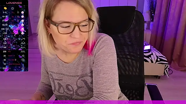 EVAshinyGIRL online show from January 7, 7:42 am