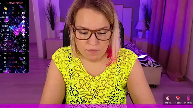 EVAshinyGIRL online show from January 8, 3:39 pm