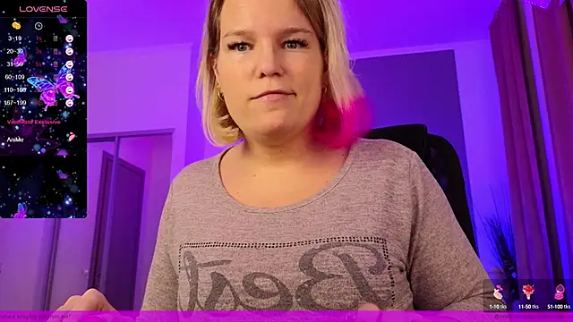 EVAshinyGIRL online show from January 30, 4:45 pm