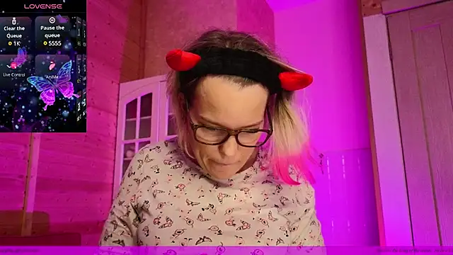 EVAshinyGIRL online show from March 9, 10:52 pm