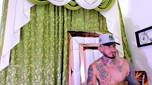 Snapshot of dilan_scootk_ chatting on November 7, 6:41 pm dilan scootk online show from November 7, 6:41 pm