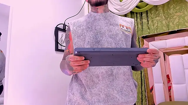 Snapshot of dilan_scootk_ chatting on December 2, 7:31 pm dilan scootk online show from December 2, 7:31 pm