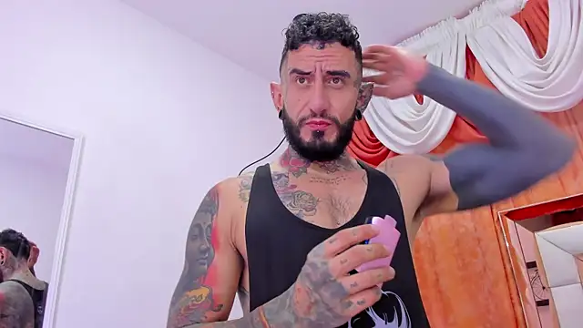 dilan scootk  online show from April 14, 7:20 pm