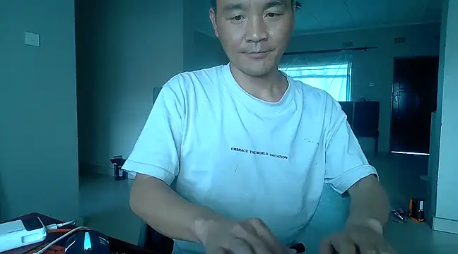 kisstoyousoon2024 online show from March 17, 1:29 pm