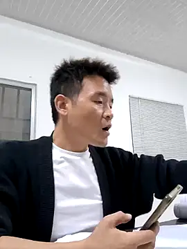 kisstoyousoon2024 online show from September 10, 6:30 pm