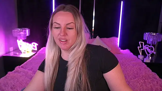 Snapshot of KiraCandyS chatting on January 27, 9:11 pm KiraCandyS online show from January 27, 9:11 pm