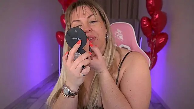 Snapshot of KiraCandyS chatting on February 24, 3:12 am KiraCandyS online show from February 24, 3:12 am