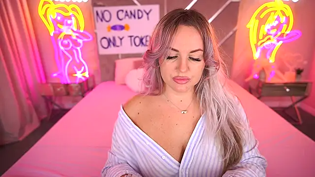 Snapshot of KiraCandyS chatting on October 30, 7:58 pm KiraCandyS online show from October 30, 7:58 pm