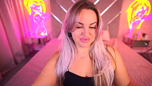 Snapshot of KiraCandyS chatting on November 7, 12:21 am KiraCandyS online show from November 7, 12:21 am