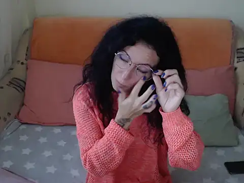 Emmatoo online show from November 6, 1:45 pm