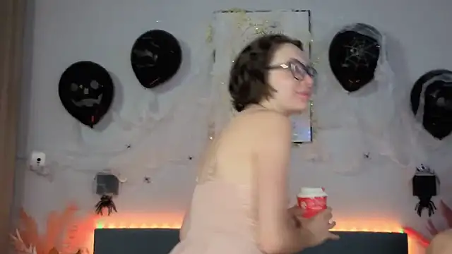 Snapshot of Verh_i_niz_ chatting on November 30, 10:36 pm Verh i niz online show from November 30, 10:36 pm