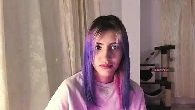 linnie  online show from December 12, 8:14 am