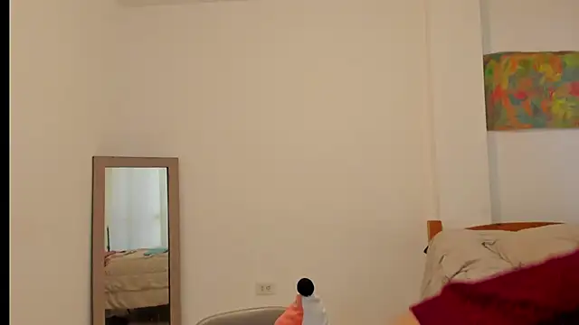 linnie  online show from March 9, 11:25 am