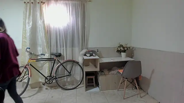 linnie  online show from October 29, 4:31 pm