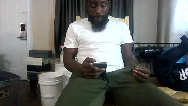 Snapshot of Mrbbc803 chatting on September 28, 6:24 pm Mrbbc803 online show from September 28, 6:24 pm
