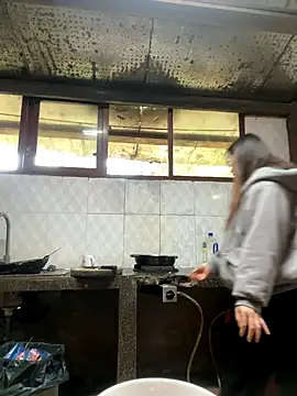 Hellen 111 online show from December 3, 1:30 am