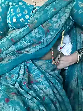 Snapshot of kasmika_kasmika chatting on December 22, 6:37 pm kasmika kasmika online show from December 22, 6:37 pm