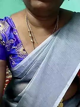 Snapshot of kasmika_kasmika chatting on February 12, 4:22 pm kasmika kasmika online show from February 12, 4:22 pm